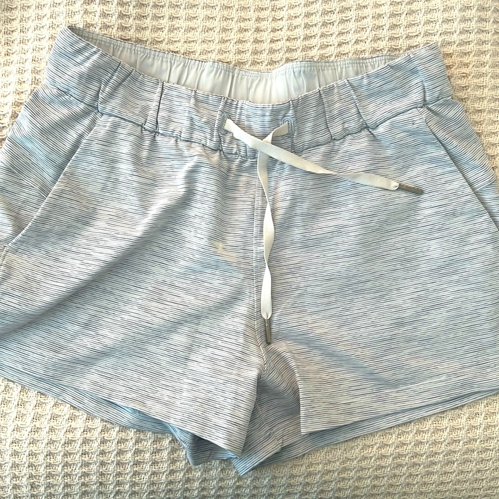 Lululemon size 6 running shorts
